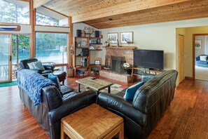 TV, fireplace, DVD player