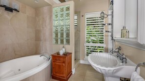 ヘアドライヤー、タオル