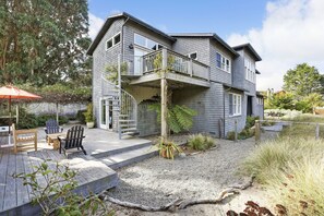 Exterior - Immaculate Beach House with Great Views Of Mt Tam (Stinson Beach)