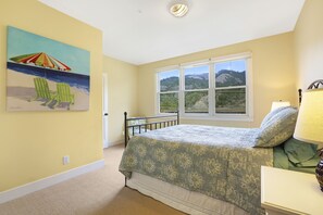 3 bedrooms, WiFi - Immaculate Beach House with Great Views Of Mt Tam (Stinson Beach)