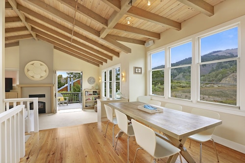 Immaculate Beach House with Great Views Of Mt Tam