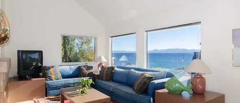 Smart TV, fireplace, DVD player