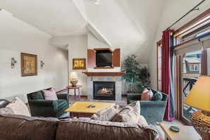 TV, fireplace