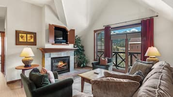 Televisión y chimenea