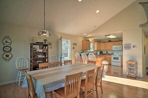 Dining - Caryville Home w/ Private Dock & Norris Lake Views (Caryville)