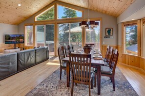 Dining - Fabulous Home with Hot Tub, Pool Table - Treetop Lodge - TLUXP (Carnelian Bay)