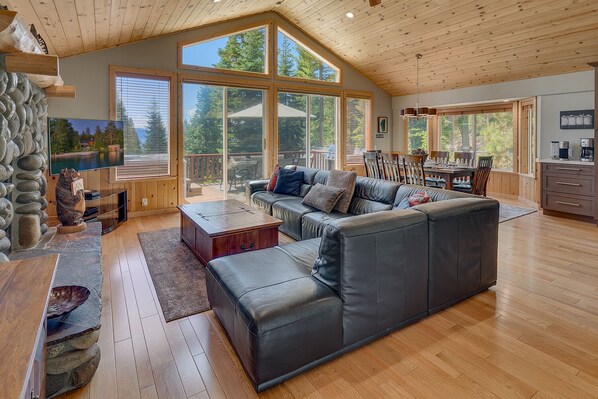 TV, fireplace, ping pong