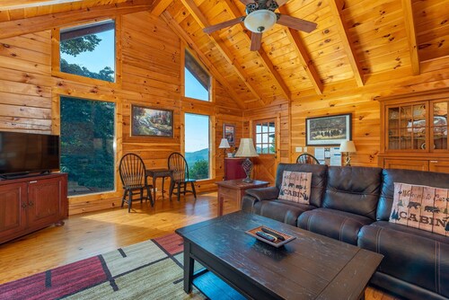 Dancing Bears Cabin | Breathtaking Sunrise Mountain Views!