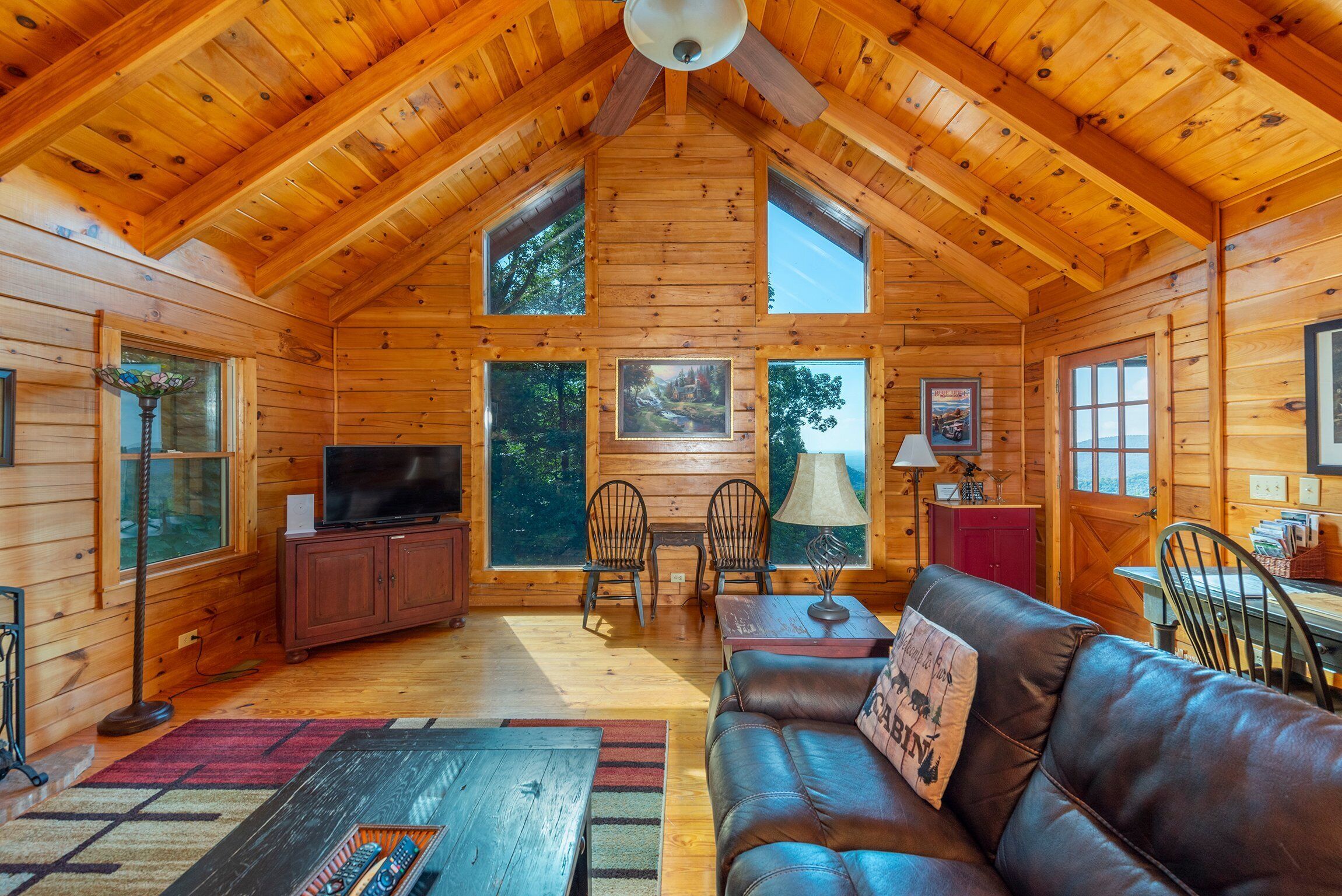 Dancing Bears Cabin | Breathtaking Sunrise Mountain Views! - Lake Lure, NC