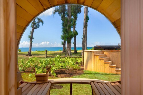 Lani Kai - Beachfront on Hanalei Bay with Sauna, Hot Tub and Fire Pit
