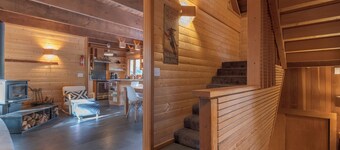 Snowy Owl - Mukava uusittu hytti Govyssä, puuhella, upealla paikalla!