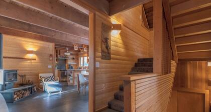 Snowy Owl - Mukava uusittu hytti Govyssä, puuhella, upealla paikalla!