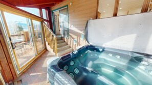 Indoor spa tub