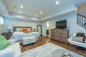 2 quartos, escrivaninha, ferros/tábuas de passar roupa