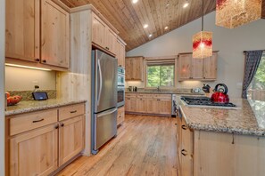 Coffee/tea maker, cookware/dishes/utensils - Just Grand: A Tahoe Pines Retreat with Luxury, Comfort, and Adventure at Your Do (Homewood)