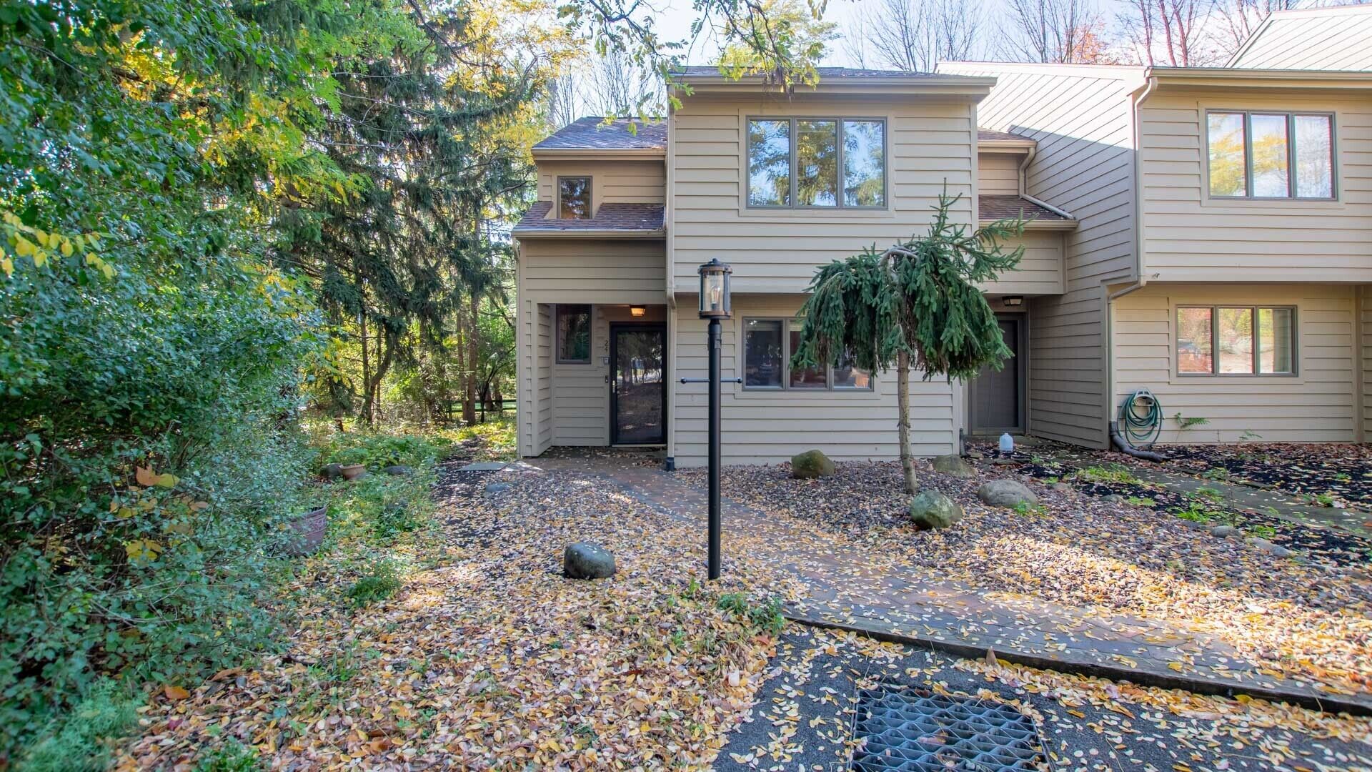 Deer View: "Modern Condo Minutes from Bristol Ski Mountain and Wineries"