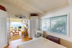 3 bedrooms, iron/ironing board, Internet, bed sheets