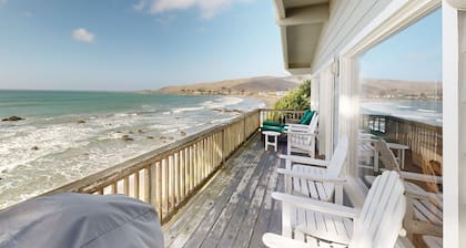 Bright Oceanfront Home with WiFi, Furnished Balcony & Spectacular Views