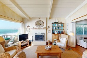 TV, fireplace, DVD player, books
