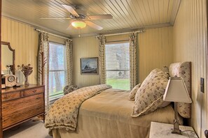 5 Schlafzimmer, Schreibtisch, Bügeleisen/Bügelbrett, kostenloses WLAN