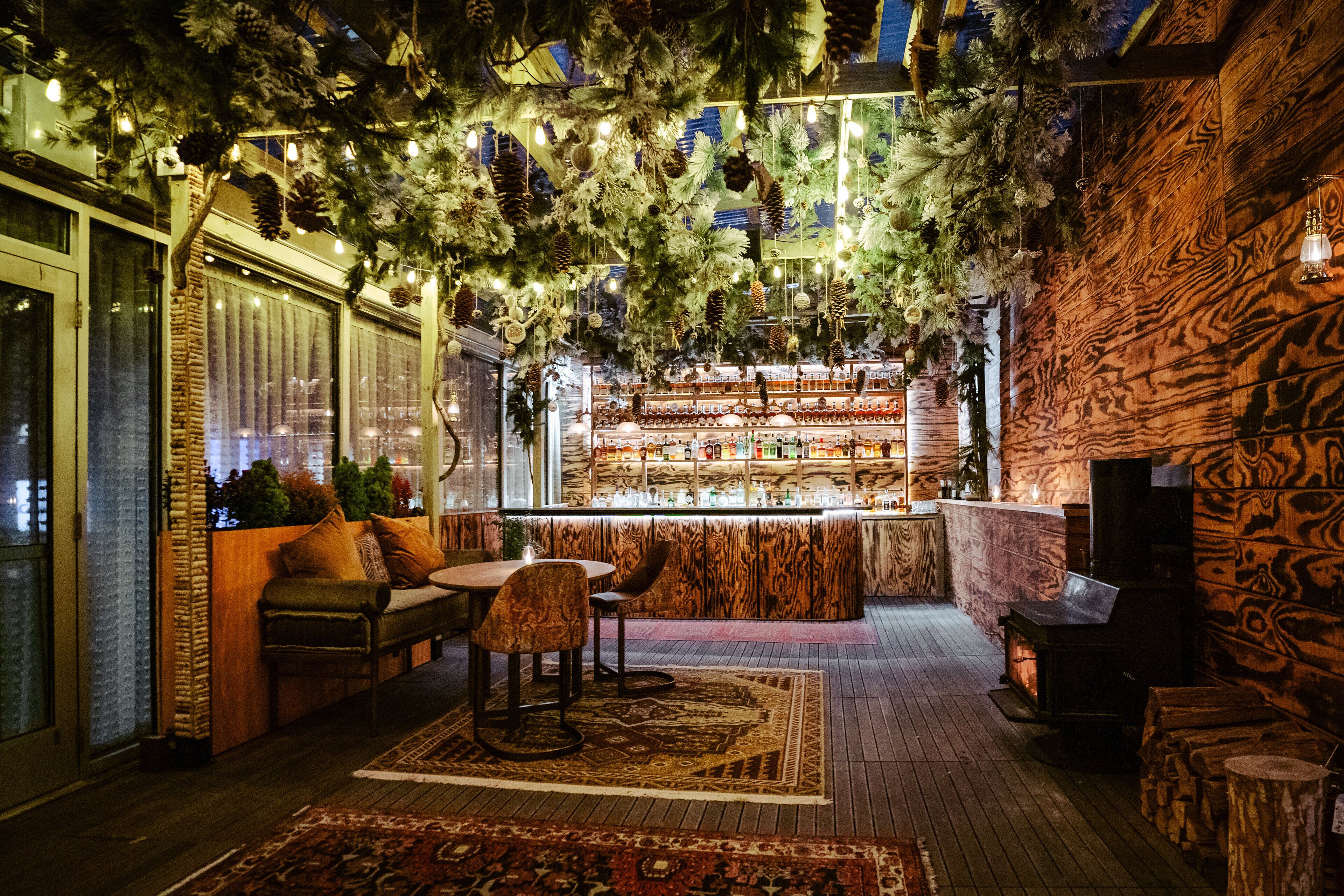 2 restaurants servant le déjeuner, le dîner, le souper et le brunch