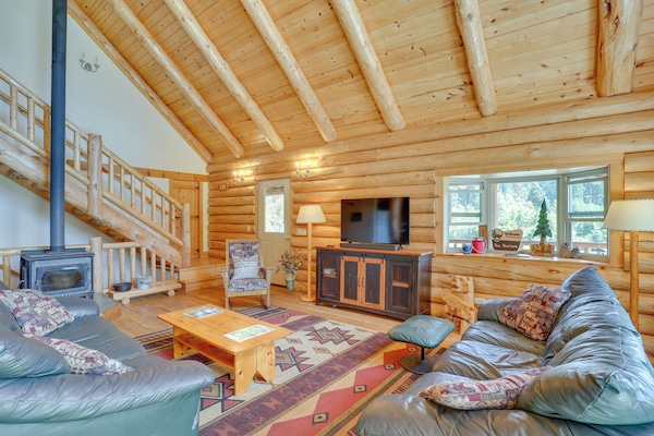 McCloud Vacation Rental | 4BR | 3BA | 3,500 Sq Ft | Stairs Required