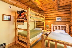 4 habitaciones, tabla de planchar con plancha y cuna de viaje 