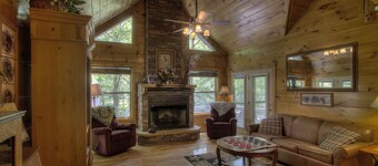 Alquiler de cabaña junto al río Smoky Mountain de 3 habitaciones con bañera de hidromasaje y mesa de billar