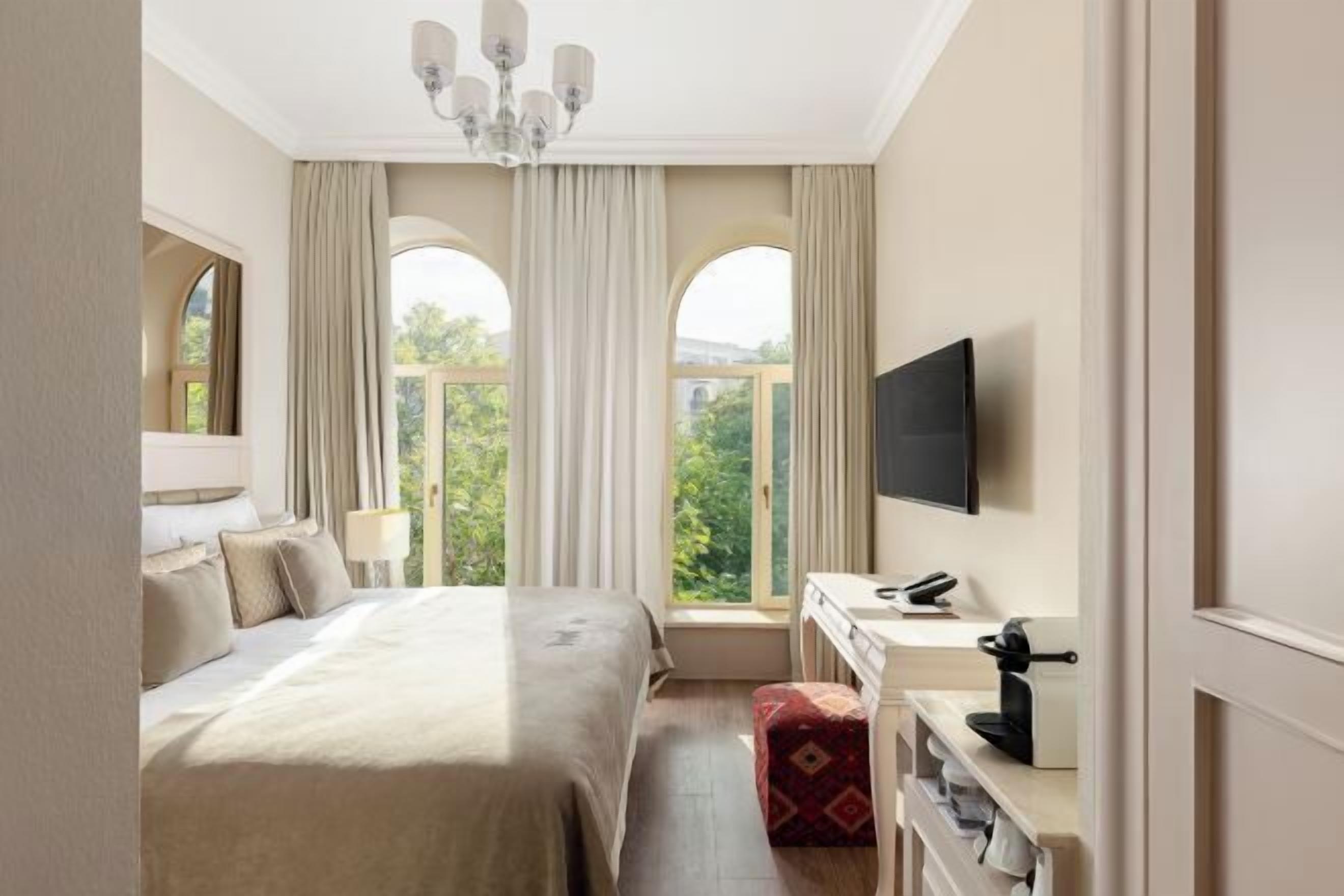 Premium bedding, pillowtop beds, minibar, in-room safe