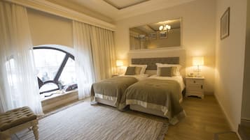 Deluxe Room, City View | Premium bedding, pillowtop beds, minibar, in-room safe