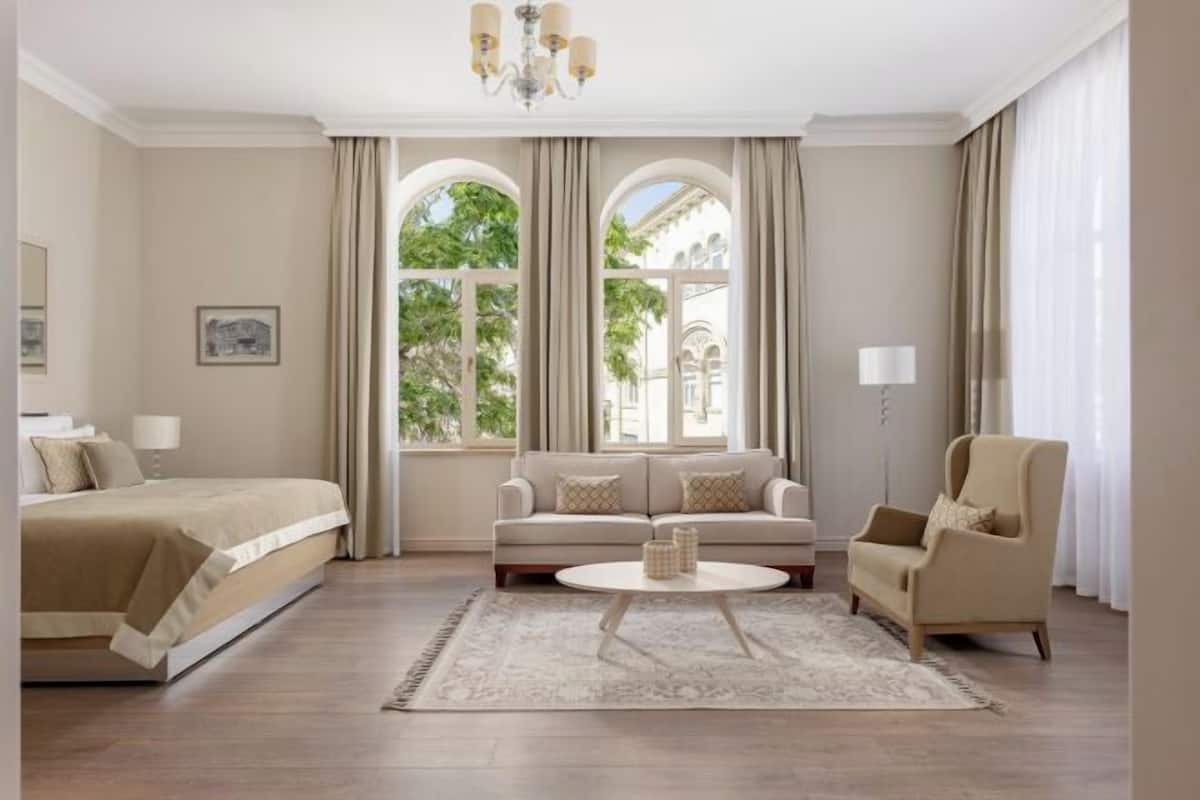 Premium bedding, pillow-top beds, minibar, in-room safe