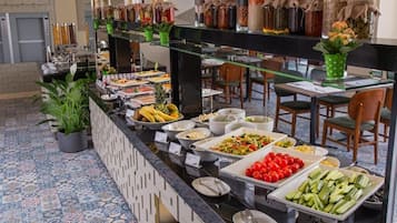 3 restaurants, international cuisine