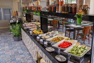 3 restaurants, international cuisine