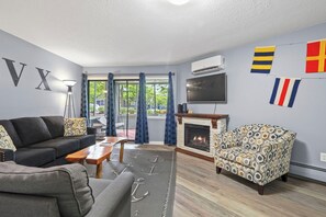 Smart TV, fireplace, DVD player