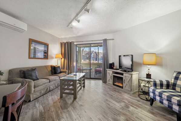 TV, fireplace, DVD player - Downtown Charlevoix Lake Town Living | Indoor/Outdoor Pool | Dog Friendly (Charlevoix)