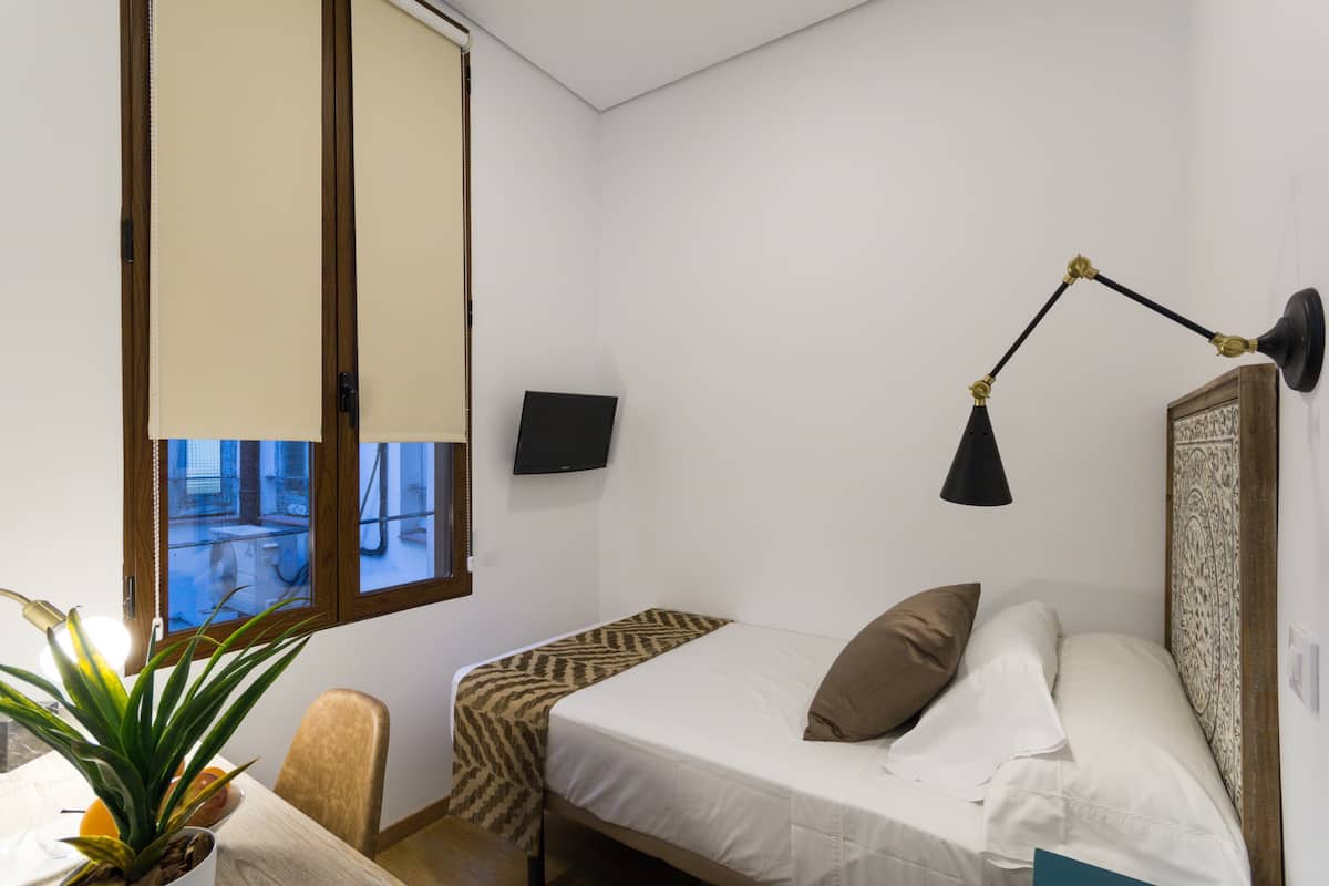 Habitación individual | Insonorización, wifi gratis, ropa de cama y acceso para silla de ruedas