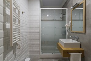 Chambre Double, 1 lit double | Salle de bain