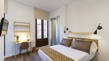 Eenvoudige tweepersoonskamer, 1 tweepersoonsbed | Geluiddichte muren, gratis wifi, beddengoed, rolstoeltoegankelijk