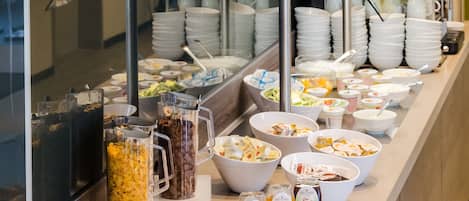 Sarapan Eropah setiap hari (EUR 14 seorang)
