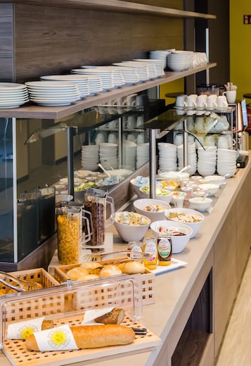 Daily continental breakfast (EUR 14 per person)