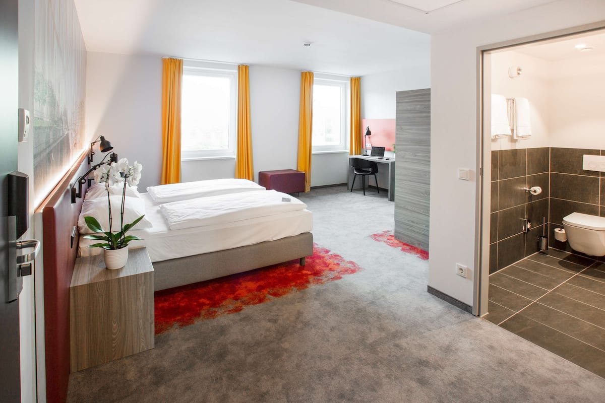 standard room, 1 double bed | blackout curtains, soundproofing, free wifi, bed sheets