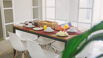 Daily buffet breakfast (BRL 35 per person)