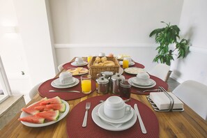 Desayuno buffet todos los días (con cargo) 