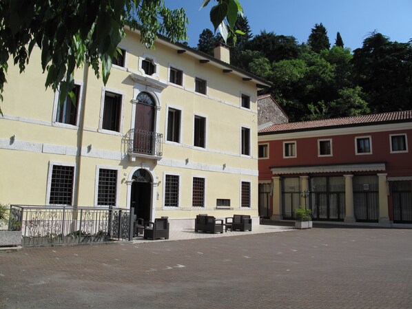 Front of property - Albergo Ristorante Giulietta e Romeo (Montorso Vicentino)