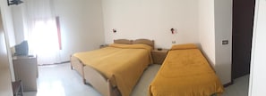 Premium bedding, in-room safe, desk, free cribs/infant beds - Albergo Ristorante Giulietta e Romeo (Montorso Vicentino)