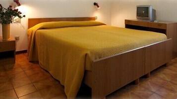 Hochwertige Bettwaren, Zimmersafe, Schreibtisch, kostenlose Babybetten