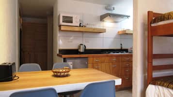 Apartamento standard | Opções para refeição no quarto
