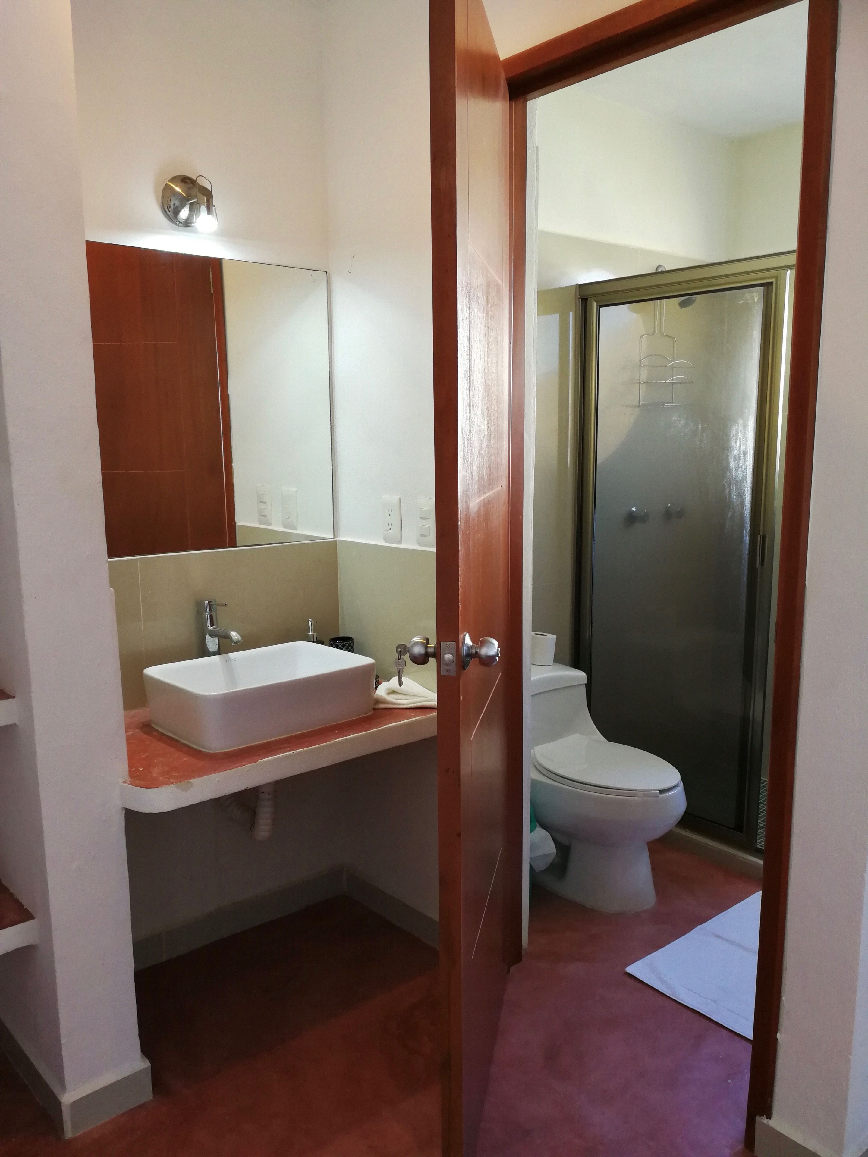 Comfort Double or Twin Room, 2 Twin Beds, Private Bathroom | Bathroom | Shower, free toiletries, towels