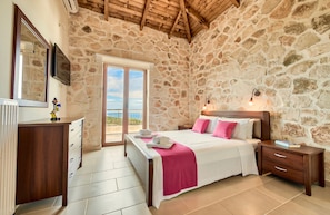 Traditional Villa, 3 Bedrooms, Private Pool, Sea View
