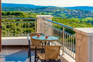 Traditional Villa, 3 Bedrooms, Private Pool, Sea View | Balcony